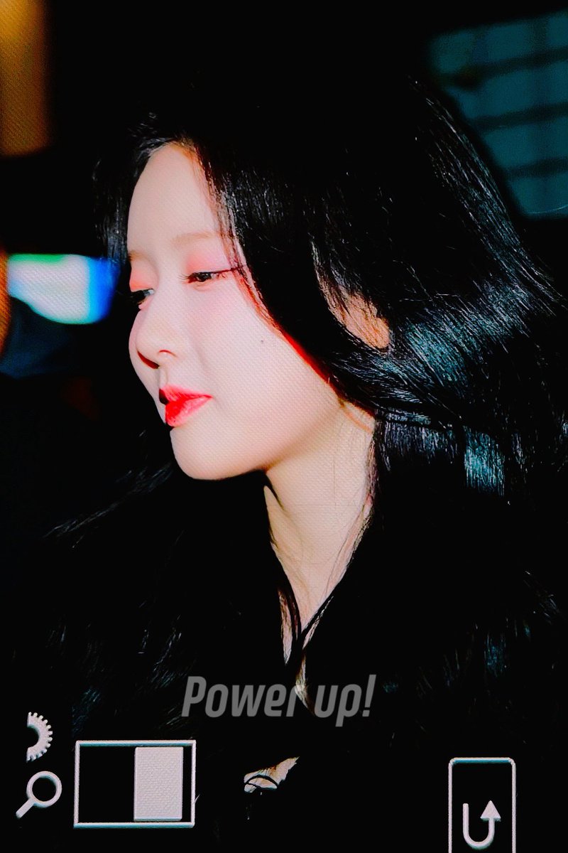 240104 흑발미녀최고🫵🖤
#스테이씨 #시은 #STAYC #SIEUN