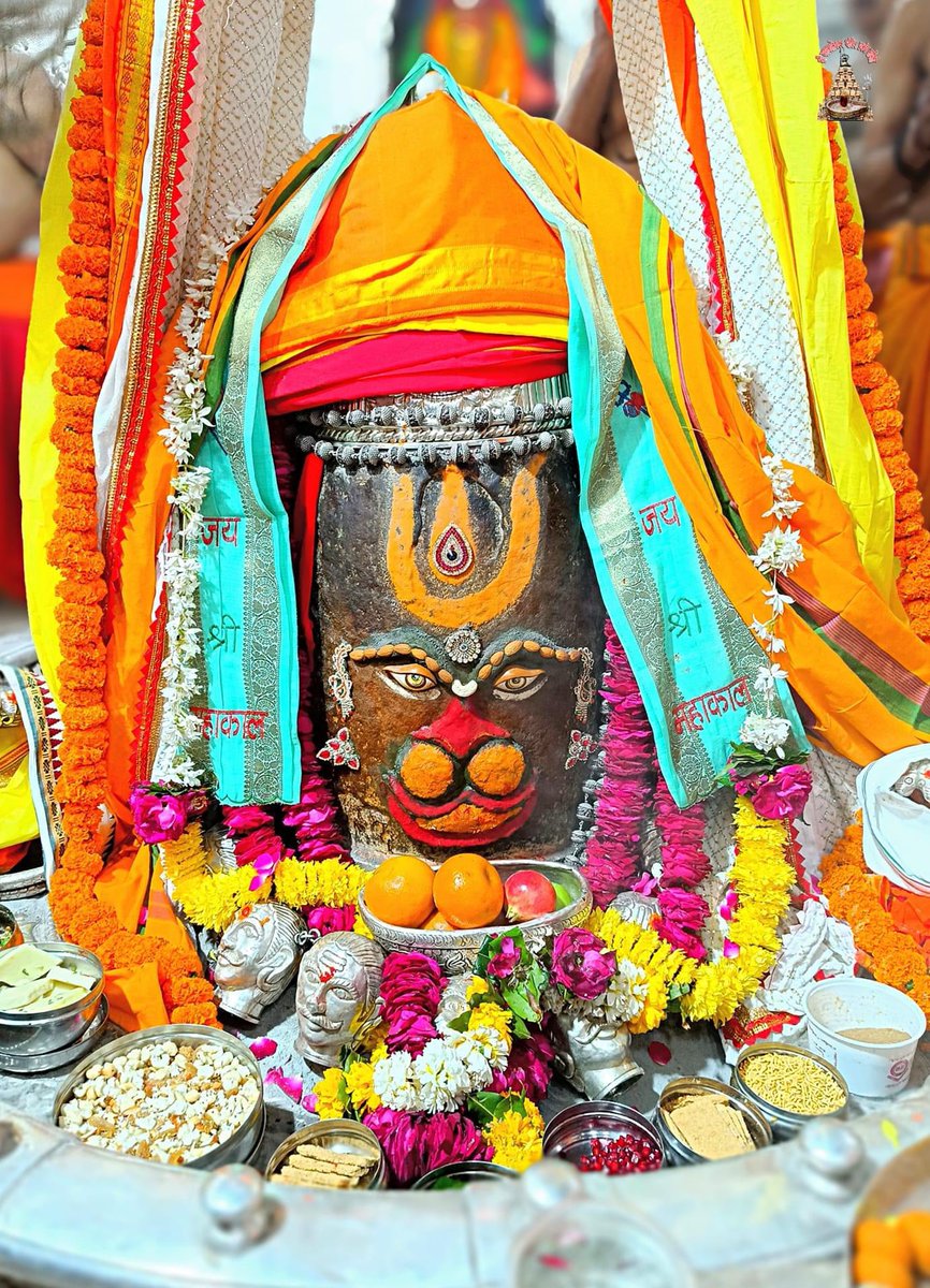 12Jyotirling's tweet photo. श्री महाकालेश्वर ज्योतिर्लिंग जी के आज के भस्म आरती श्रृंगार दिव्य दर्शन 04.01.2024 https://t.co/fsZwdN1AoL