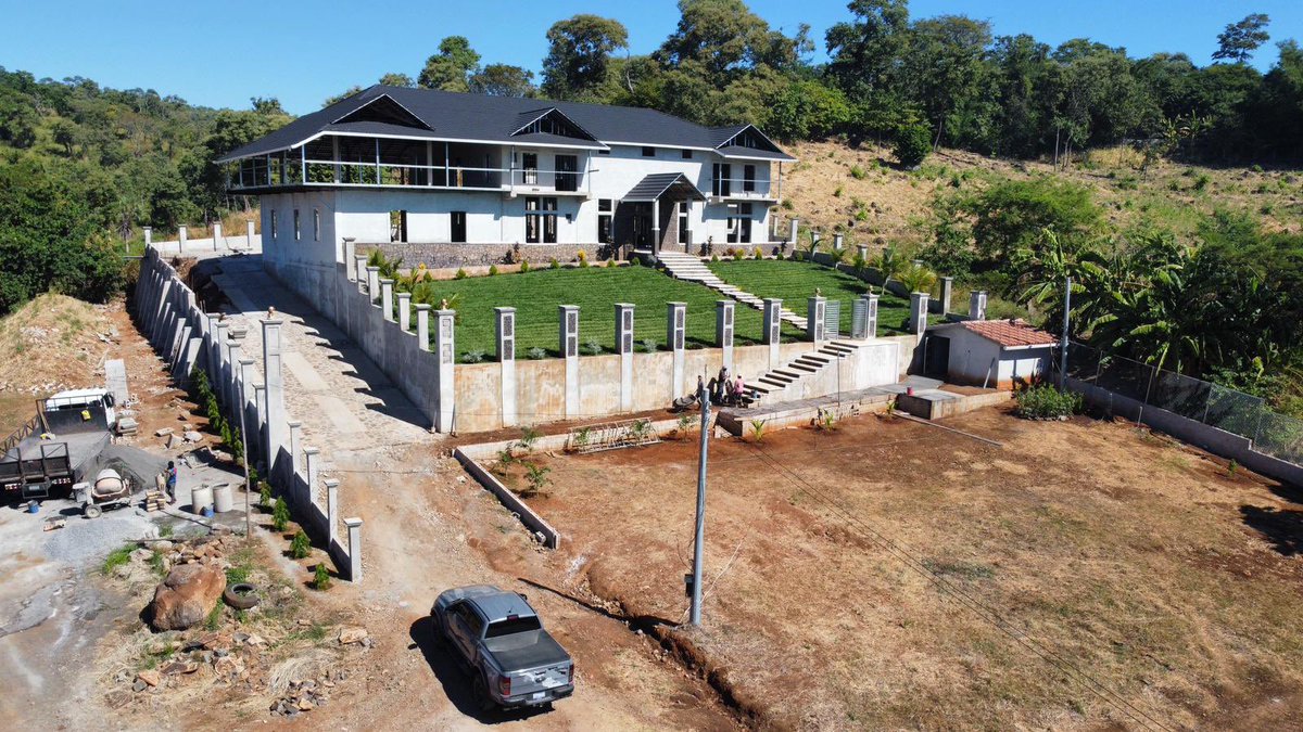 JefBigga's tweet photo. La Union, El Salvador . 

El Bando 🏚️ https://t.co/9V29J9ot8F