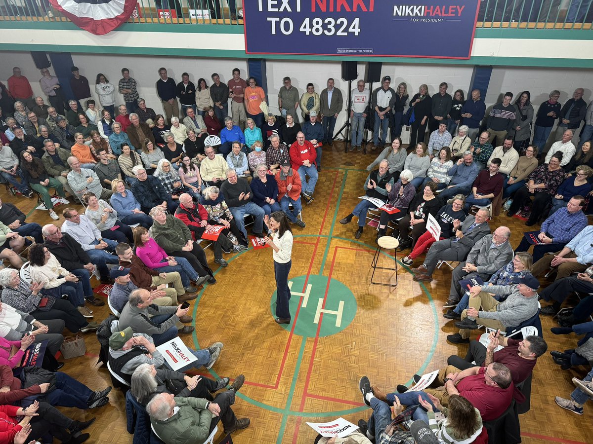 MRBartlettNH's tweet photo. Nikki Haley playing to the Granite State crowd:

“You know how this goes. 

Iowa starts it. 

You all correct it. (big laughs)

And South Carolina brings it all home” https://t.co/XiHhP31EoH