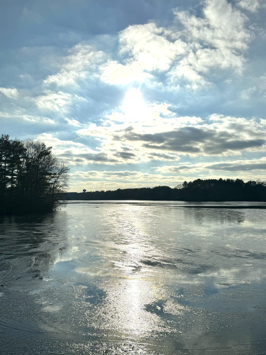 First run of 2024: ✅! A chilly one with some beautiful views 👀. Happy New Year 🎊!