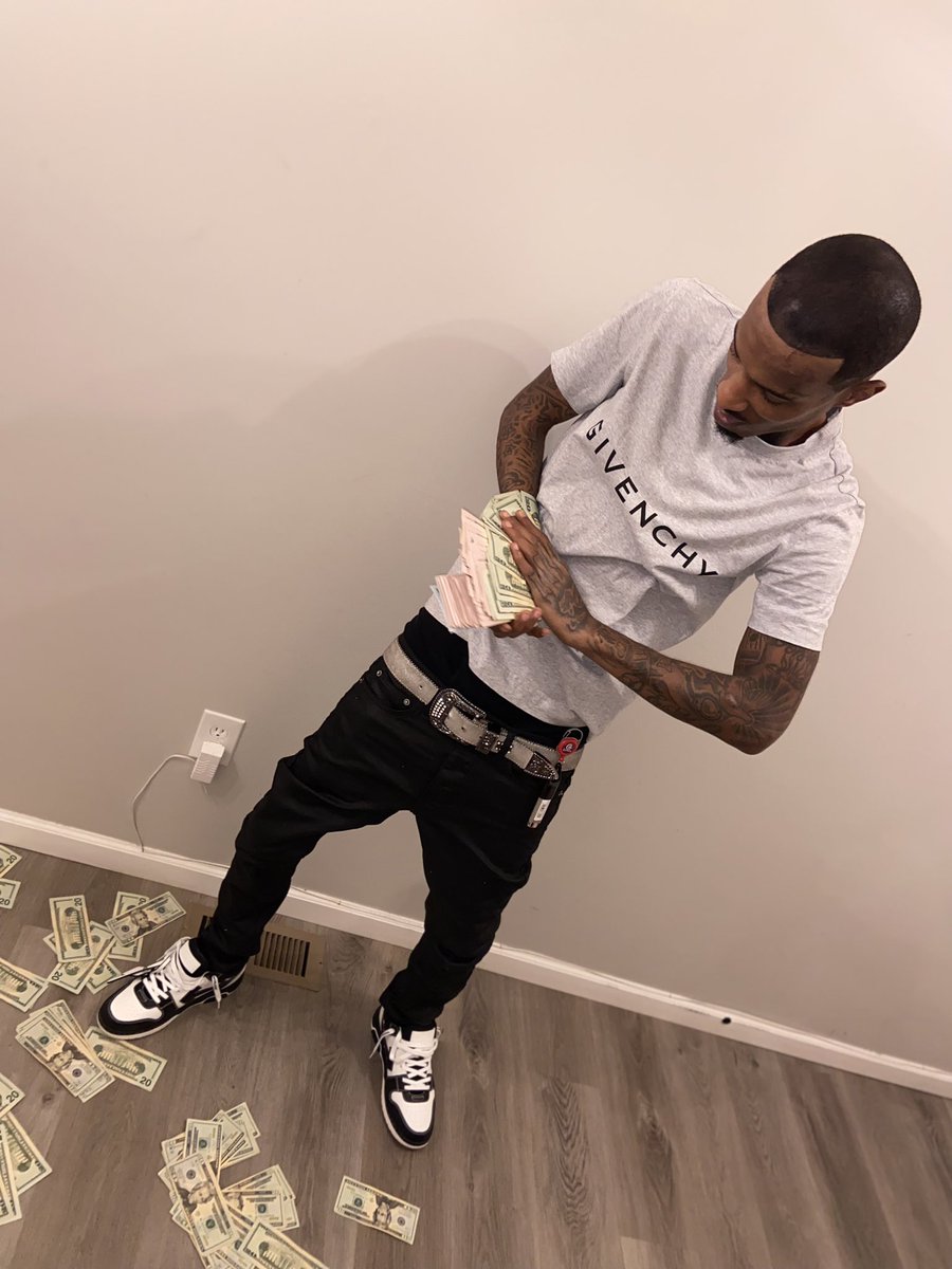 DemoStudda's tweet photo. I gotta Bag I Got it Bad Like Usher Baee Be my chili
#Studda https://t.co/ms9yiIFxga
