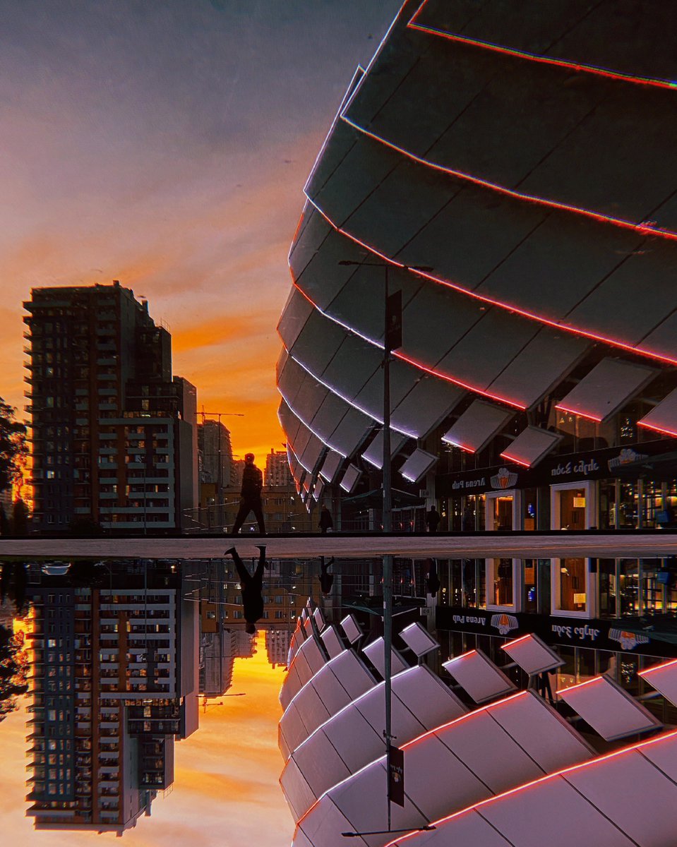 Pavlenko_Andrii's tweet image. ✨ Between reality and reflection: the city comes alive in the final glow of sunset.🤩

#UrbanSunset #PicturesqueSuburb #WaterReflections #Batumi #AdjarabetArena