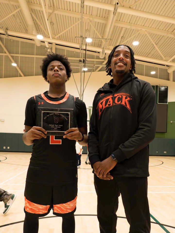 devonmackk's tweet image. recap from oakland hs "Damian Lillard Holiday Classic"