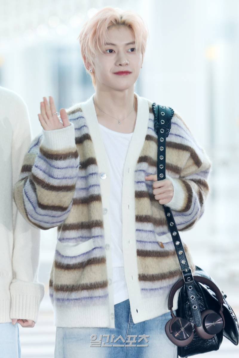 nyangmatchu's tweet photo. Journalist photos of #SeokMatthew at Incheon airport departing for Jakarta, Indonesia💛

🔗https://t.co/NSjGLJ33wx
🔗https://t.co/YOvnezscDe
🔗https://t.co/KFgDppMSvb
🔗https://t.co/cjHQqsBUal https://t.co/cTAyHz0PVV
