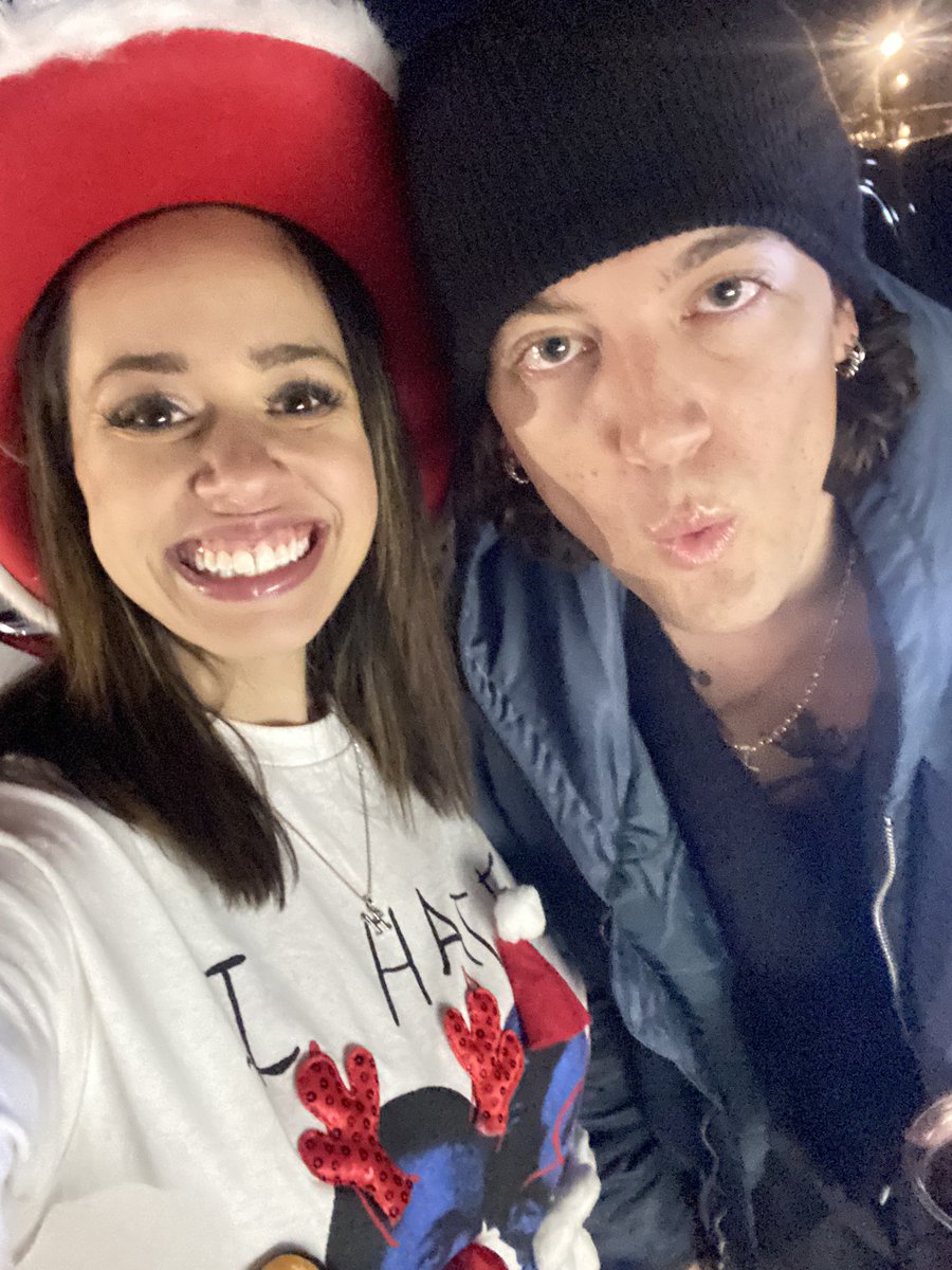 HalHarper's tweet photo. There’s not a single day, or flight for that matter, where I don’t educate someone on this man right here! Thanks for always giving me something to talk about @pauljasonklein! ❤️ https://t.co/tKFAWBGB9R