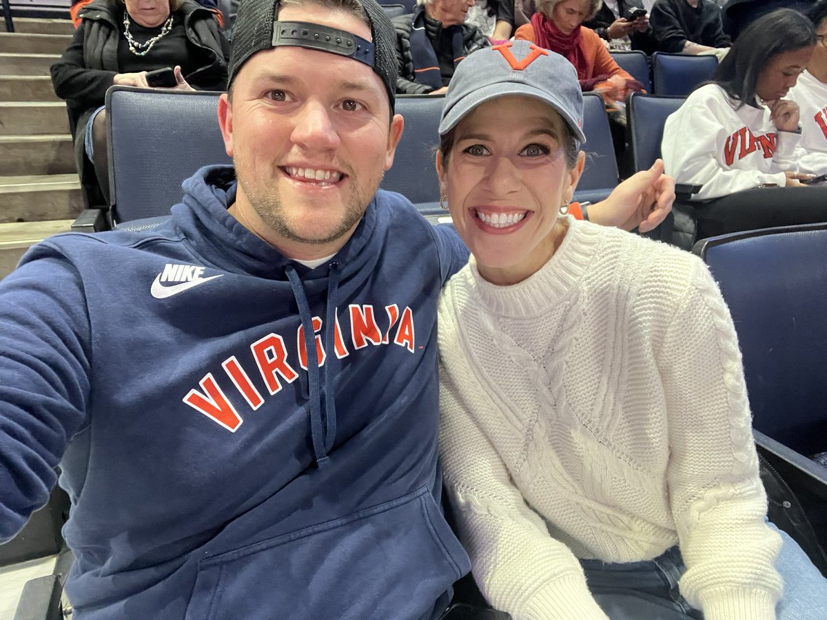 amyecfitz's tweet photo. Best seats in JPJ tonight thanks to @JonEasystep &amp; @Good_Feet_Group! Go Hoos!! 🏀 https://t.co/Z3p5RVfayT