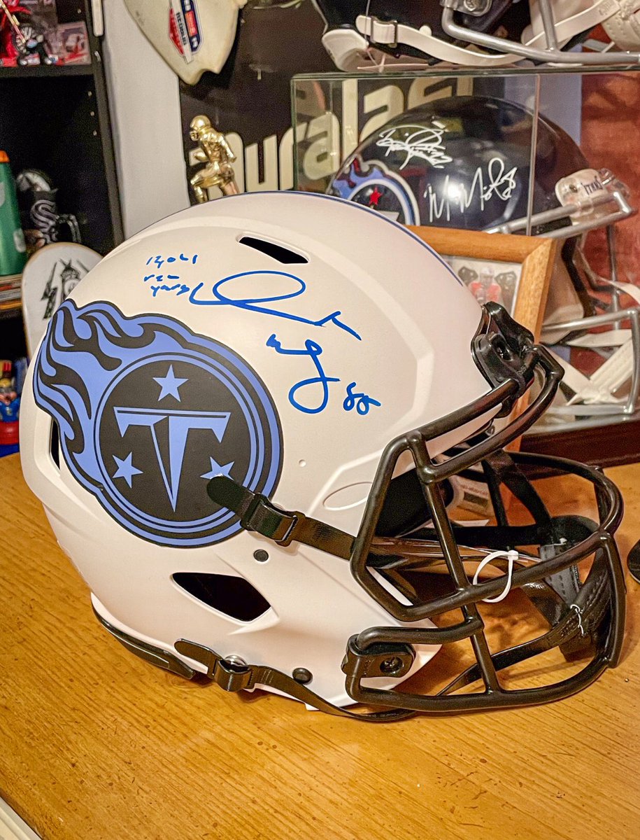 PhotoFlowJames's tweet photo. Big thanks to the in-laws. I’m a big Derrick Mason guy #Titans #WR85 https://t.co/21TDDYFv1j