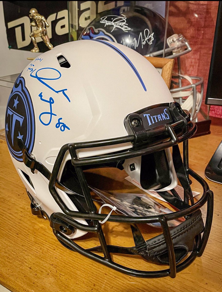 PhotoFlowJames's tweet photo. Big thanks to the in-laws. I’m a big Derrick Mason guy #Titans #WR85 https://t.co/21TDDYFv1j