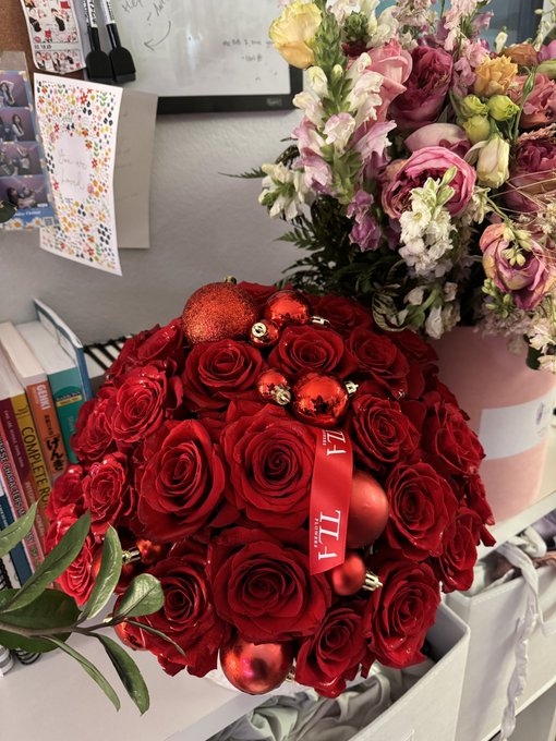 1 pic. New years gifts making me feel like a princess ?♥️ https://t.co/4hyg9ki0Ka