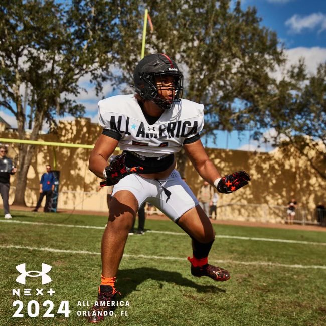 USC bound OL <a href="/MakaiSaina/">Makai Saina</a> repping for Warrior Football at the UA Game!! #TeamFire🔥