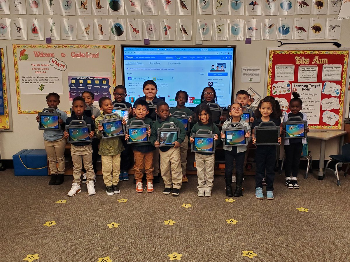 KBGeckos's tweet photo. KB would like to thank CCSD for our new iPads!! @CCSDConnects @WBGoodwinGators https://t.co/6bhmk4p4Vu