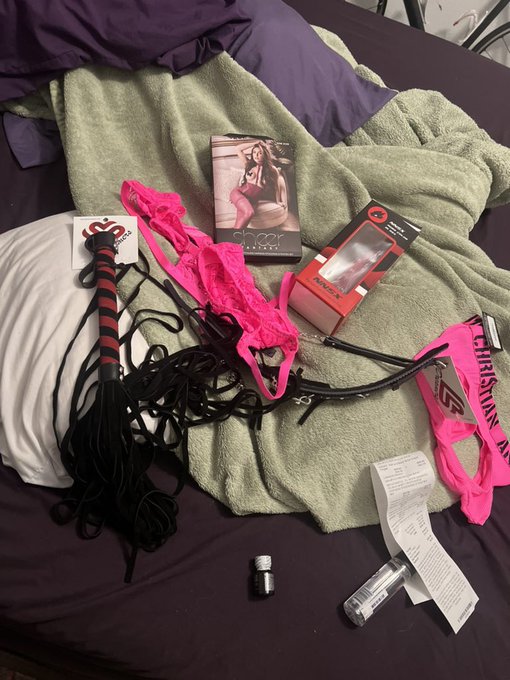 New toys for the new year! https://t.co/AJNh3sp9QM<a href="/tag/livingthelife"class="tags"><span>#livingthelife</span></a><a href="/tag/plur"class="tags"><span>#plur</span></a><a href="/tag/lettuce"class="tags"><span>#lettuce</span></a><a href="/tag/electricforest"class="tags"><span>#electricforest</span></a>