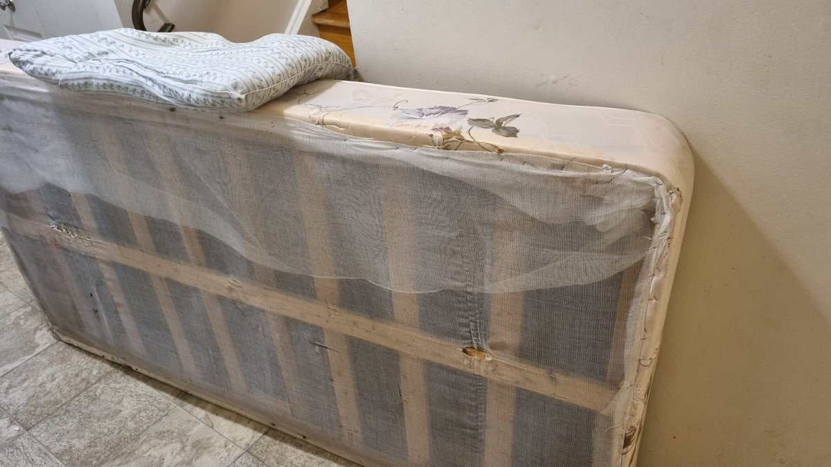 ThisIsDrashti's tweet photo. @ottawacity There is big fraud going on who delivers dirty mattress at home. 

I request you to take action against it and protect other citizens. @ONgov @OttawaPolice @CBCOttawa @OttawaCitizen https://t.co/QEyyJZXhg2