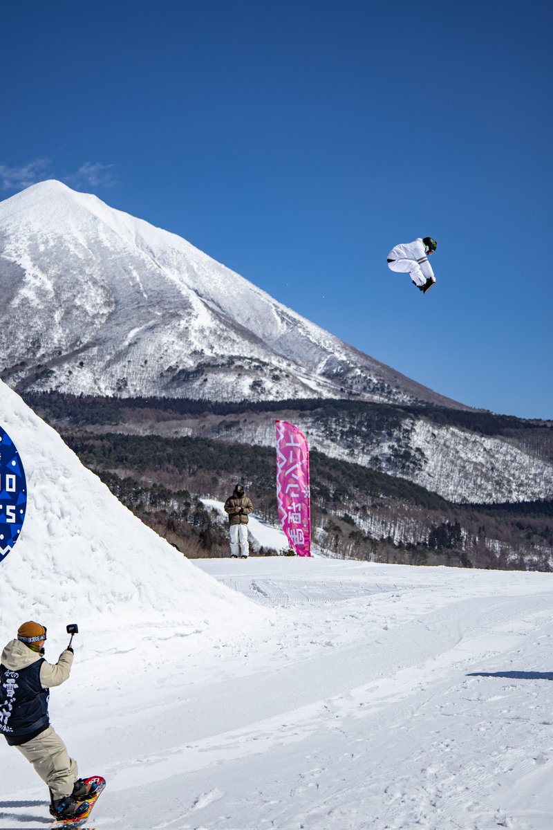 dotechinranger's tweet photo. 今年でスノーボードのプロライダー活動10年目。
メーカースポンサーがつくという重さも分からず
ガンガン滑ってれば良いんだろ!
スタートだった自分を育ててくれたメーカーの皆さんに感謝です。
スノーボードのおかげで寒くて嫌いな冬が好きになりました。
#head
#SPbinding
#NEWERA
#BASEFOOD https://t.co/PqbR9JCI7a