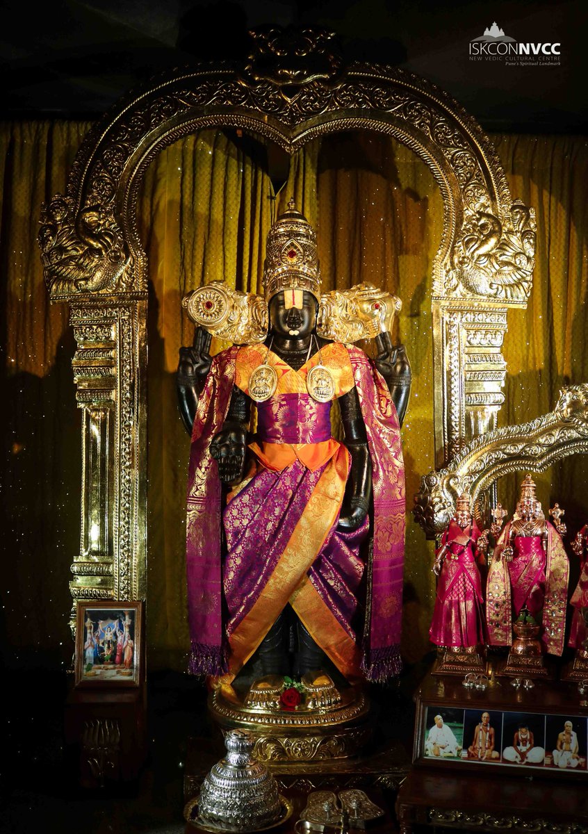 ISKCONPune's tweet photo. 🌷Mangal Arati Darshan🌷🗓04/01/2024🙏🚩@ISKCONNVCCPune🚩
.
.
🎉 #HappyNewYear 🎉 #HappyNewYear2024
#2024HappyNewYear #NewYear
#ISKCONNVCC #ISKCONPune #ISKCON
#ISKCONNVCCPune #PUNE #DailyDarshan
#Thursday #4thjanuary #4thjanuary2024 https://t.co/jfhd9KVIFA