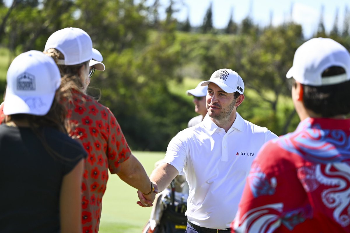 All about community & Ohana ❤️ @Patrick_Cantlay invited two local fire fighters, Jonny Varona and his wife Aina Kohler, along with their two children to walk inside the ropes during the pro-am! This resilient husband and wife team, who lost their own home in the fire, made the…