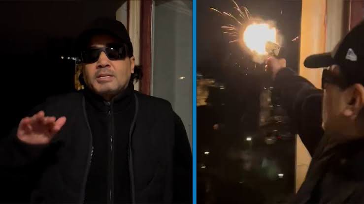 Killa Hakan:

Ben almanya Berlin’de yaşıyorum yılbaşı her sene olduğu gibi camdan sıkarak kutladım burda normal olduğu için ama bi baktım haber geldi Türkiye’deki evime sivil polisler gitmiş beni aramışlar şaşkınım hemde çok.