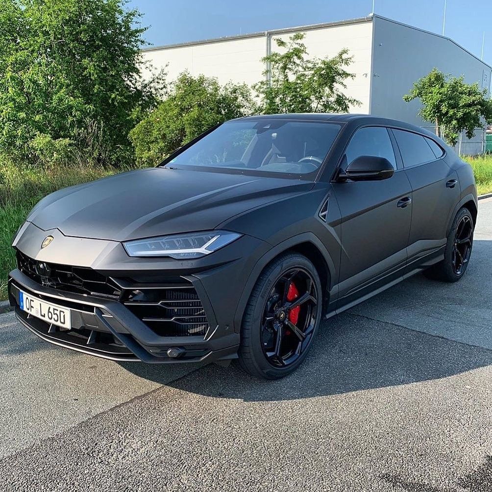 Auto_Porn's tweet photo. matte black Urus https://t.co/K0O0A4SMRm