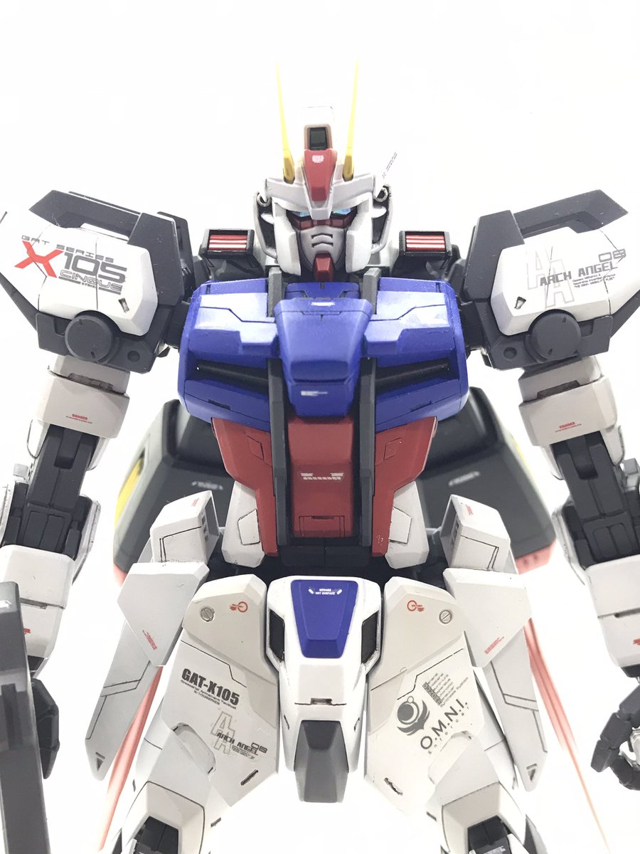 #お正月プラモ展示会
MGストライクガンダム ver.2風、ver.1です
ややこしい…

#ガンダム　#SEED