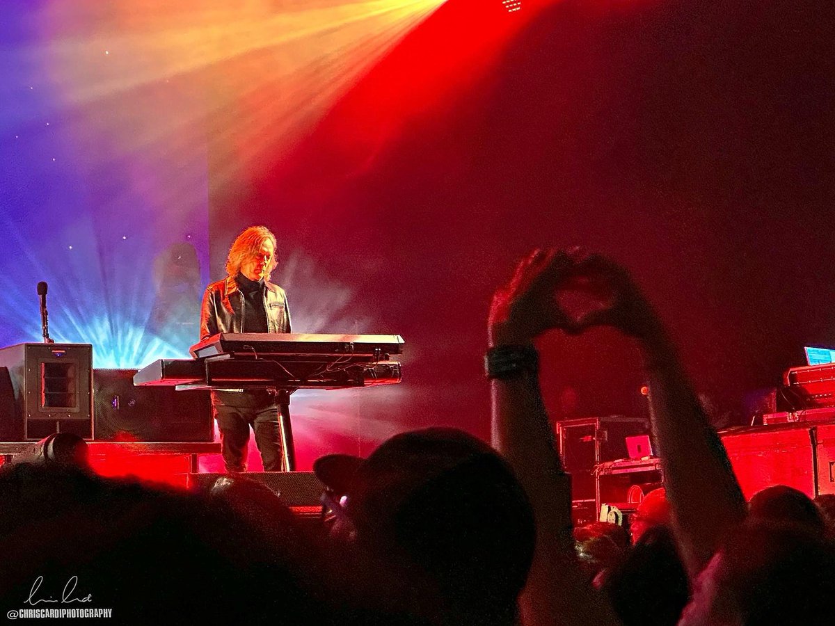 chriscardipix's tweet photo. - Love to Roger 🫶🏻 -
The Cure - 5-21-23 - North Island Credit Union - Chula Vista, CA

📷 iPhone 14 Pro Max
#thecure #showsofalostworld #rogerodonnell @thecure @RogerODonnellX https://t.co/2rziDucWtY