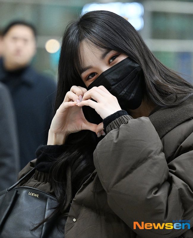 Ste_gOsH930's tweet photo. 240103 Happy Yuju🫶🏻

@konnect_YUJU https://t.co/PDe9cwvOJS