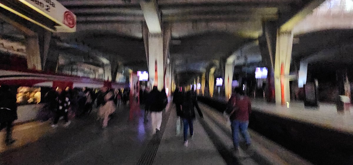 JasmineGdN's tweet photo. @Suburbanos @djxcalibur13 @dorc223 @ElNigrom4nTe @MariettoPonce @MetroCDMX Porque tan obscura la estación buenavista? https://t.co/97BCZYO8id