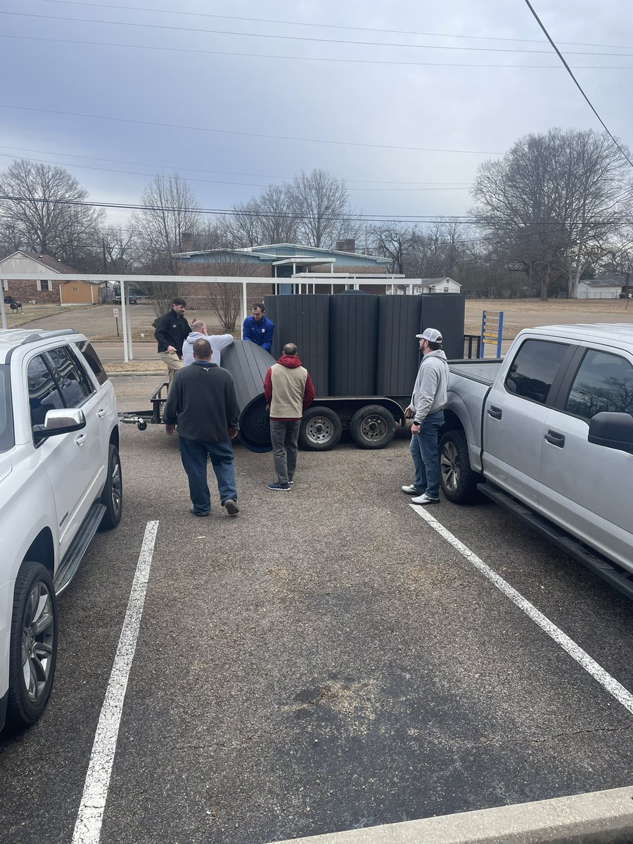 shstobiecheer's tweet photo. It takes a village to move cheer mats. Thanks to our coaches for the help! New year, new practice location. #countdowntonationals 🤪💙 https://t.co/qE1TqdeNhD