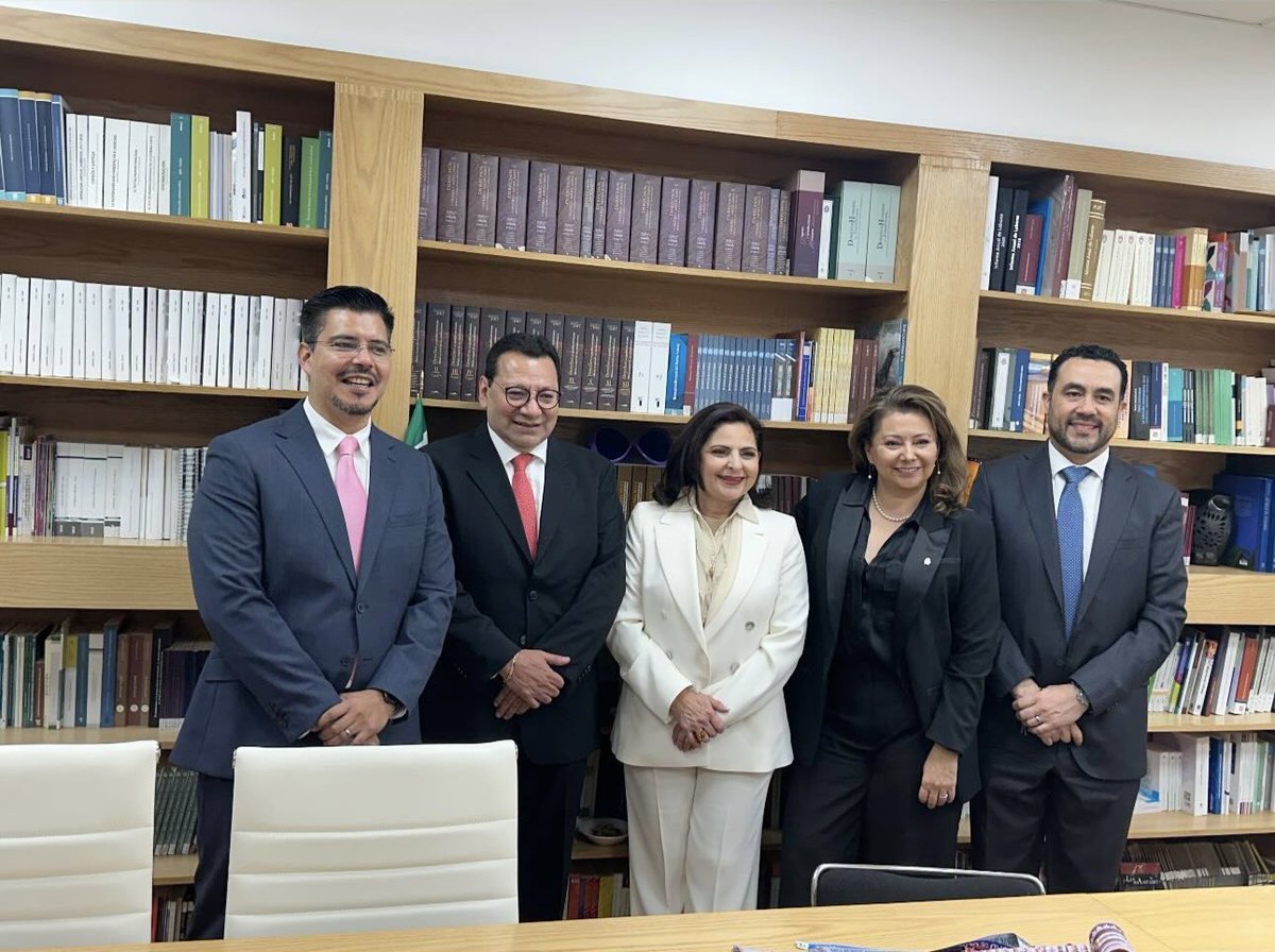 TEE_Chihuahua's tweet photo. 📌Las Magistraturas que integran el @TEE_Chihuahua acudieron a la Ceremonia Cívica con motivo de la Primera Sesión Pública de 2024 del Pleno de la Sala Superior del @TEPJF_informa, encabezada por la Magistrada Mónica Soto Fregoso, Presidenta  del #TEPJF. 

@FFuentesBarrera @FdelaMataPizana @JanineOtalora