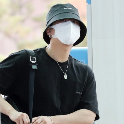 Mermont_JP's tweet photo. 【#StrayKids🐖🐰#CHANGBIN🐰🐖様ご着用】
大人気グループ #スキズ の #チャンビン 様が被ったのは【���ーシックバケットハット】のカジュアルでスポーティなコーディネートを演出してくれる💙ウォッシングブルーカラー💙!

現在🎊🎉新年記念🎉🎊３割引き中！
▼Amazon▼ https://t.co/nyhOBeENkg https://t.co/5Ig5LuLGot