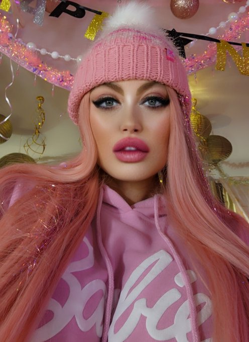 A Valentine's Day Barbie.  Will be setting up my new Room decor soon 💕  #Barbie #Valentines #Pink https://t<a href="/tag/pink"class="tags"><span>#pink</span></a><a href="/tag/barbie"class="tags"><span>#barbie</span></a><a href="/tag/valentines"class="tags"><span>#valentines</span></a>