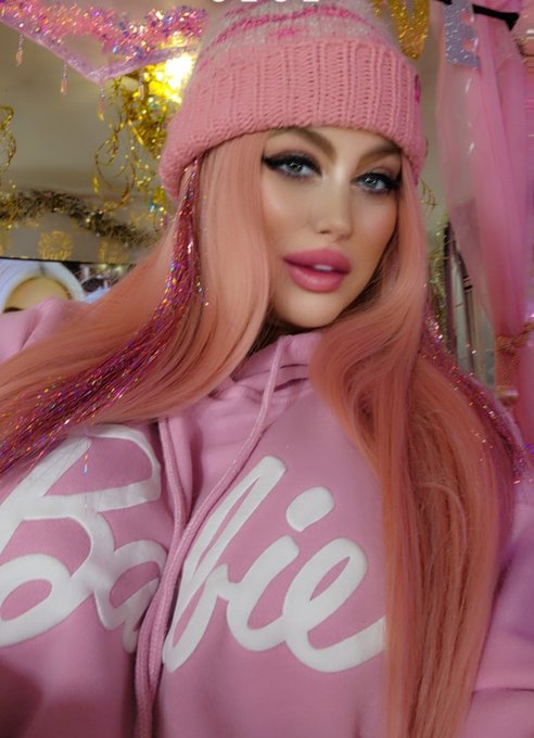 A Valentine's Day Barbie.  Will be setting up my new Room decor soon 💕  #Barbie #Valentines #Pink https://t<a href="/tag/pink"class="tags"><span>#pink</span></a><a href="/tag/barbie"class="tags"><span>#barbie</span></a><a href="/tag/valentines"class="tags"><span>#valentines</span></a>