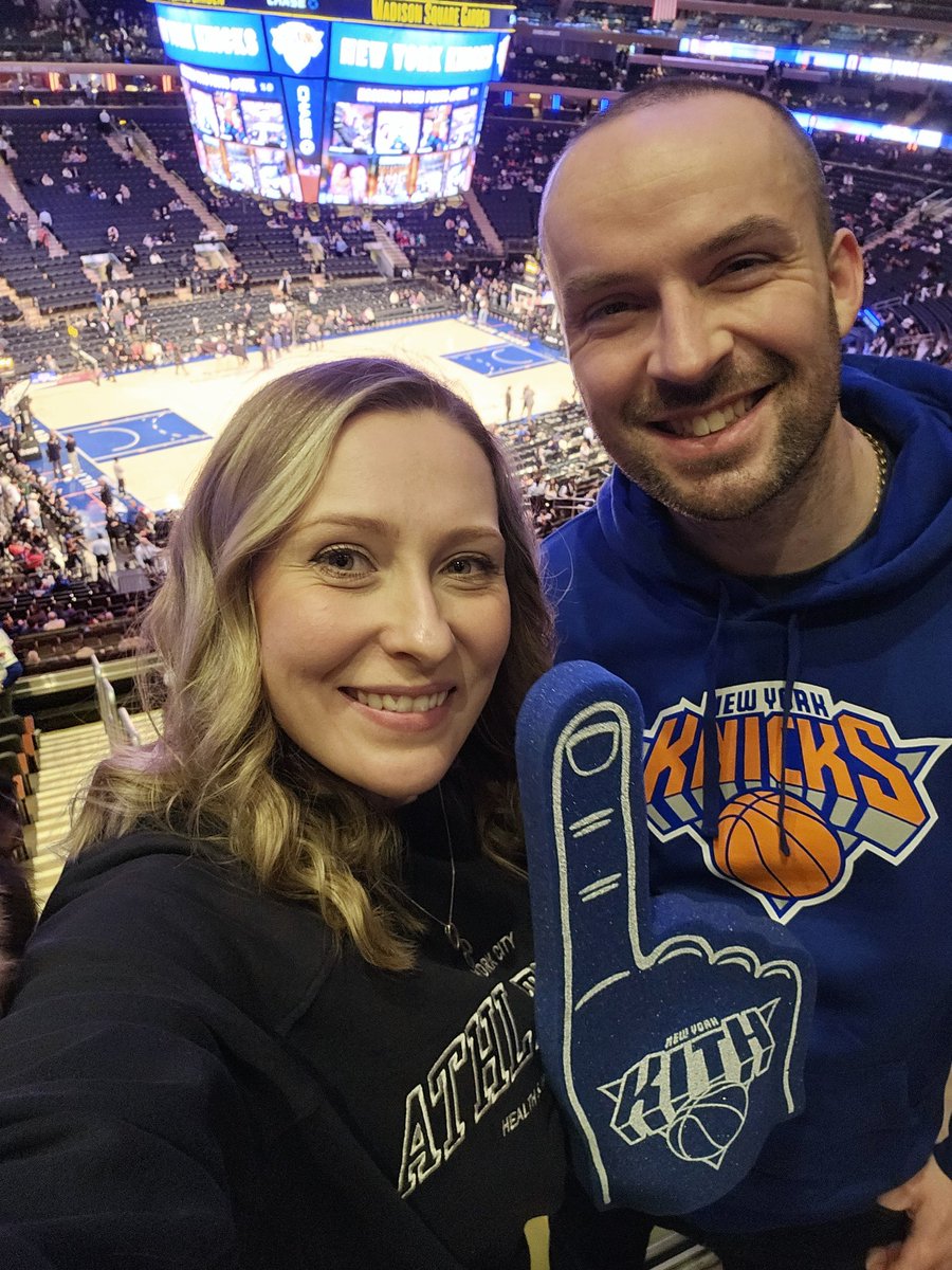 AnnieFern1's tweet photo. First Knicks game, 2024 is starting strong! #NYK https://t.co/1Sx8F3D8lu