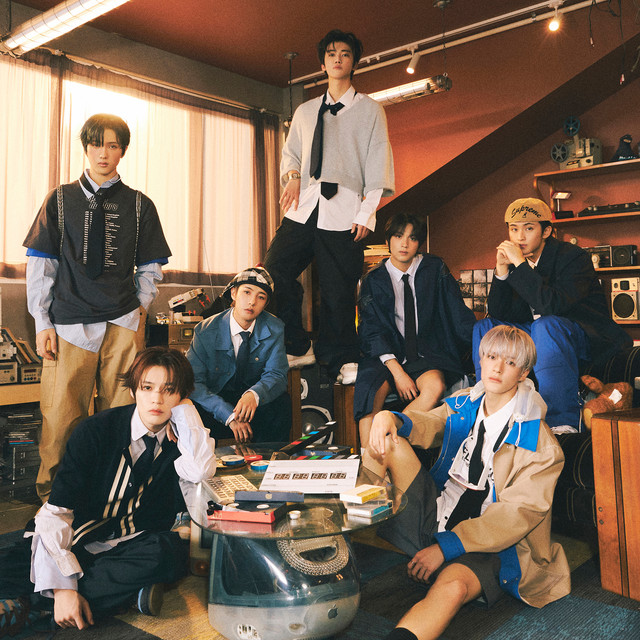 kchartsmaster's tweet photo. Best-selling K-pop artists of all time on Hanteo:

1. #SEVENTEEN — 25.8M
2. #BTS — 25.2M
3. #StrayKids — 16.0M
4. #NCTDREAM — 13.4M
5. #EXO — 11.4M
6. #TXT — 9.7M
7. #NCT127 — 9.6M
8. #ENHYPEN — 7.5M
9. #ATEEZ — 7.0M
10. #IVE — 5.4M https://t.co/b9vItHva4R