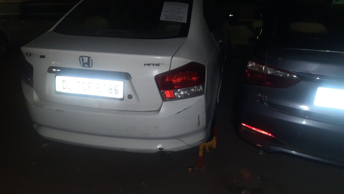SharmaKhemchand's tweet photo. #ArvindKejriwal जी एवं @OberoiShelly जी के MCD जजिया कर ने स्थानीय लोगों की जान को डाला जोखिम में!

बिना स्थानीय जनता से बात किये भारी चार्ज के बोर्ड टांग कर,स्थानीय गाड़ियों को लॉक किया गया है
"अगर किसी को Emergency पडी और नुकसान हुआ तो पूरी जिम्मेदारी आम आदमी पार्टी की होगी" https://t.co/SS25YXYFzW
