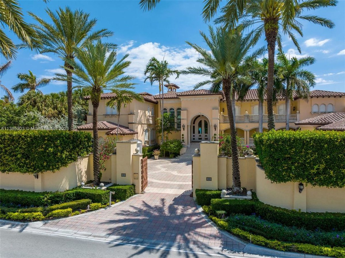 SIBEACHlife's tweet image. Golden Beach Oceanfront Mansion For Sale For $95 Million

Read more: medium.com/@SunnyIslesBea… 

#GoldenBeach #GoldenBeachRealEstate #SunnyIslesBeach #Miami #MiamiMansions #OceanfrontMansions #MiamiBroker #MiamiRealEstate #LuxuryRealEstate