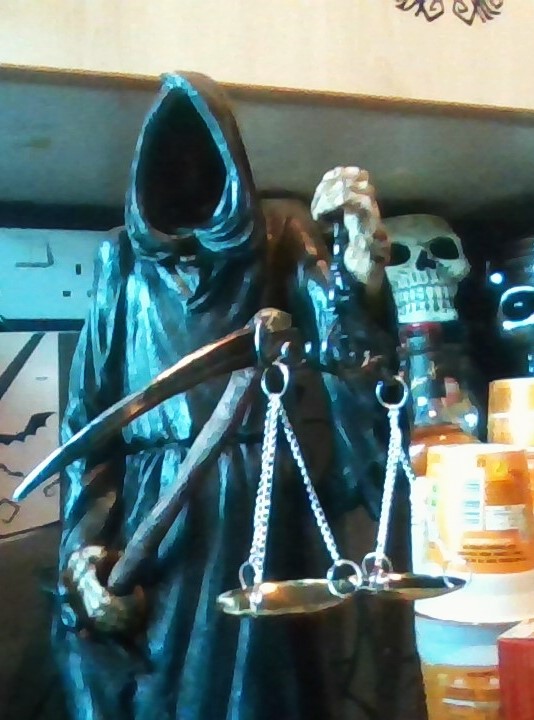 trayraynightmre's tweet image. my daughter brought me a grim reaper for christmas :D :D &amp;lt;3 &amp;lt;3 
she knows what i adore :D 
#nemesis #grimreaper #finalcheck
