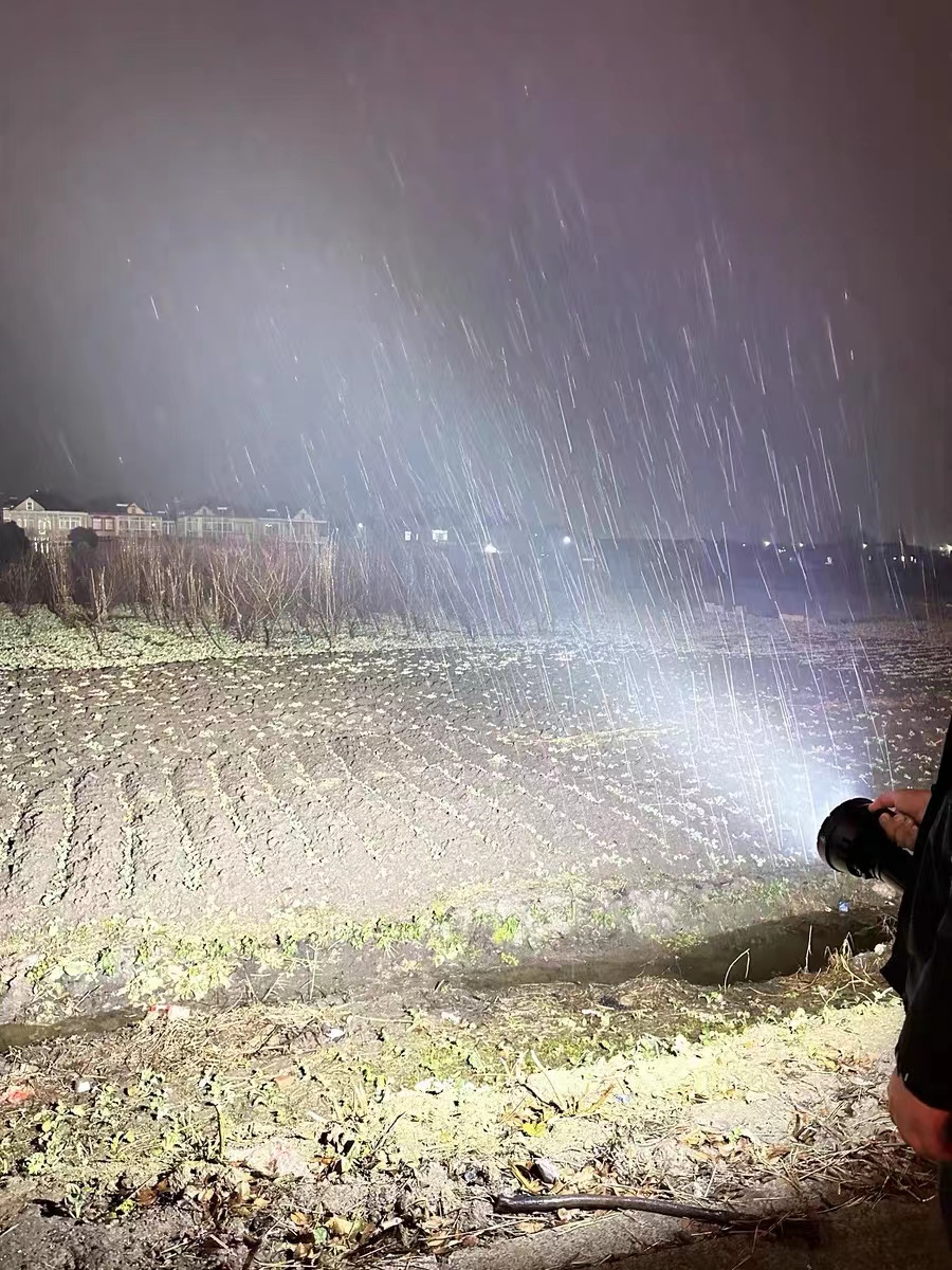 ImalentLight's tweet image. The world&apos;s most powerful flashlight MS32 can handle 200,000 lumens - equal to 100 car lights😎😎

Learn more:
imalentstore.com/products/imale…  

#brightestflashlight
#Powerfulflashlight
#ledflashlight
#camping
#hiking
#night
#fishing
#climbing
#hunting
#outdoors
#ms32