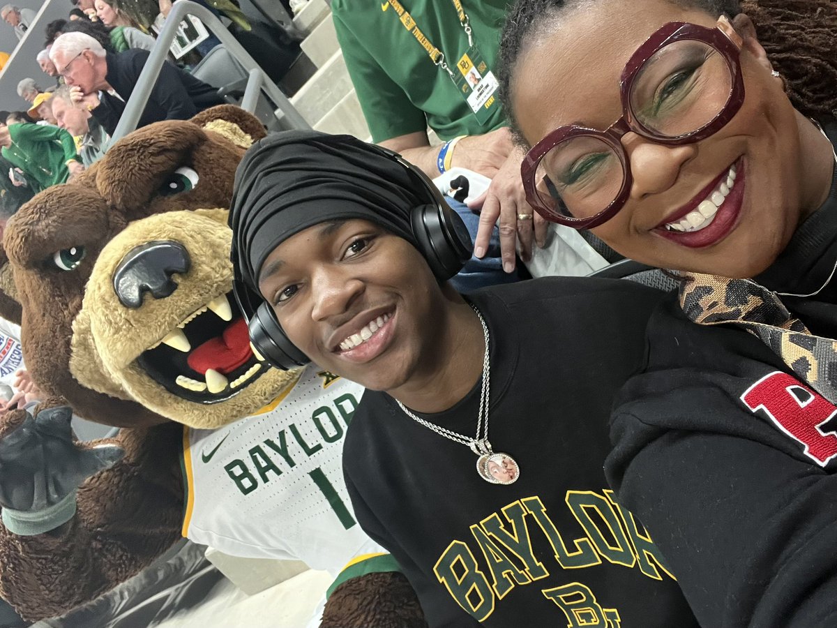 Another awesome night at Foster Pavilion with my oldest SonShine! #baylorathletics 
#SicEm 
#baylorwomensbball