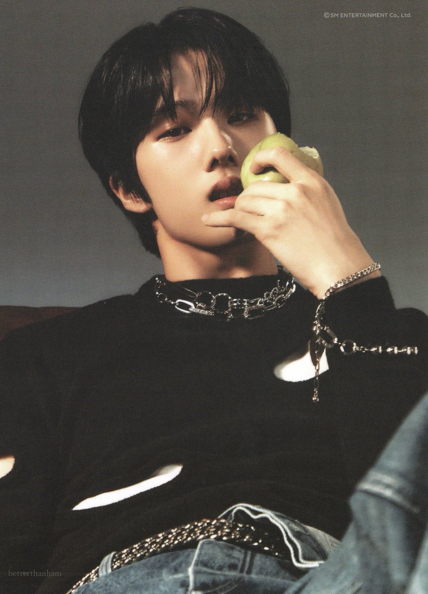 jisunqpawrk's tweet photo. jisung park what the fck.......??? https://t.co/lChL8rwGN3