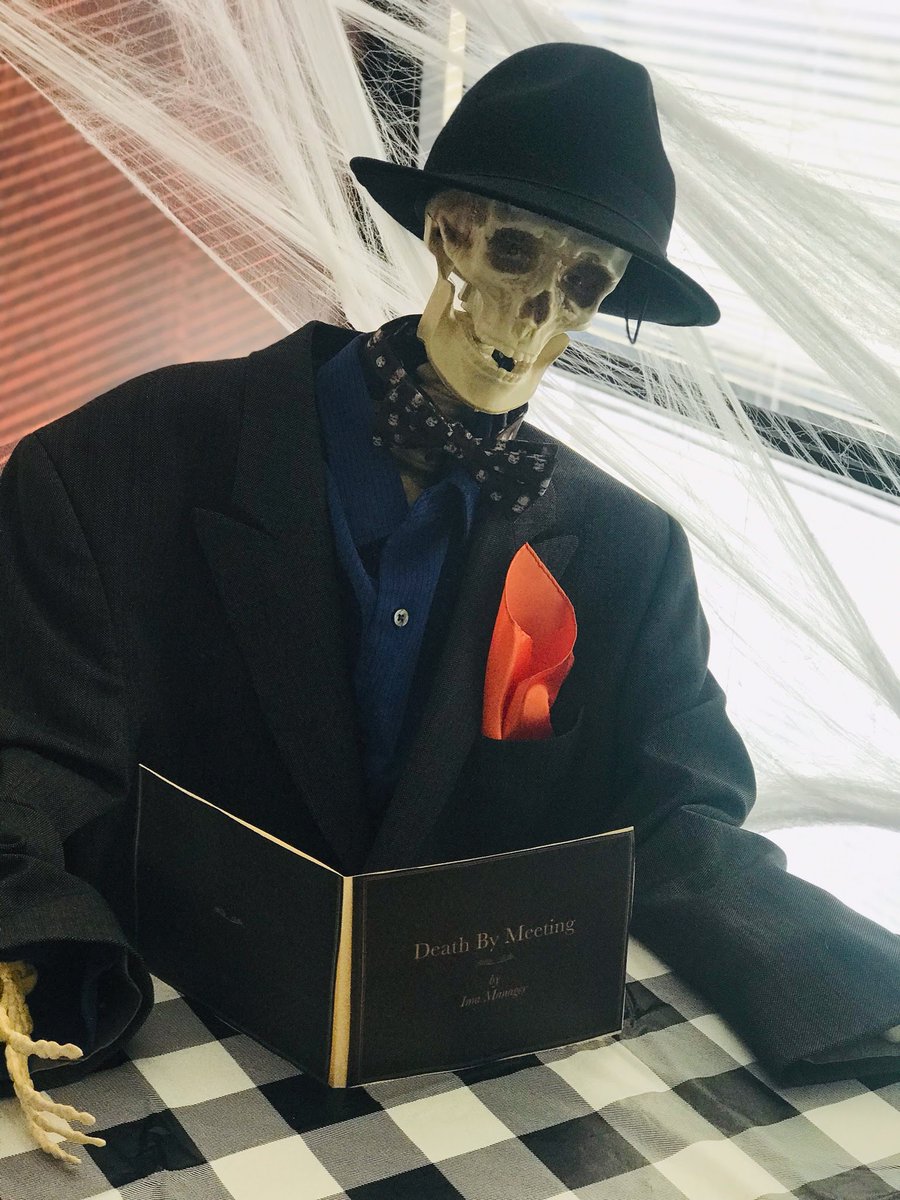 daranthered's tweet image. When your employee handbook is for the Recently Deceased.
#HowToKnowWhenToRetire