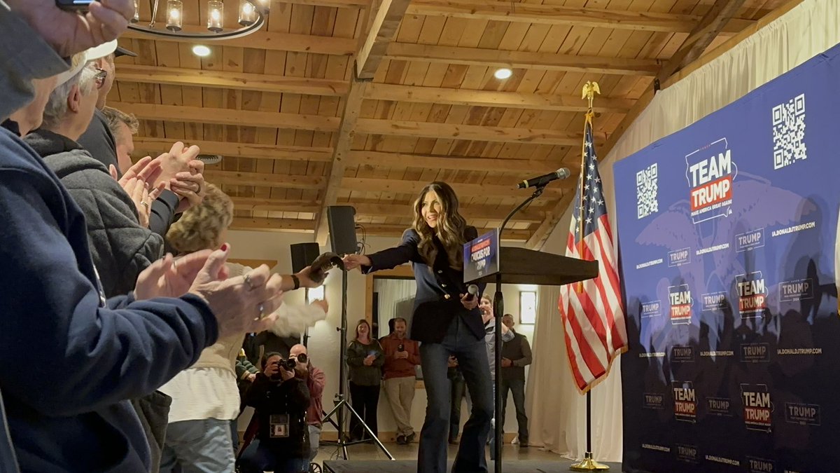 TeamTrump's tweet photo. PACKED HOUSE for Team Trump surrogate Governor @KristiNoem’s event in Sioux City tonight!

12 DAYS TO THE IOWA CAUCUS!

JOIN THE TEAM ➡️ https://t.co/DPLBmTBvoy https://t.co/eCDE6dauY8