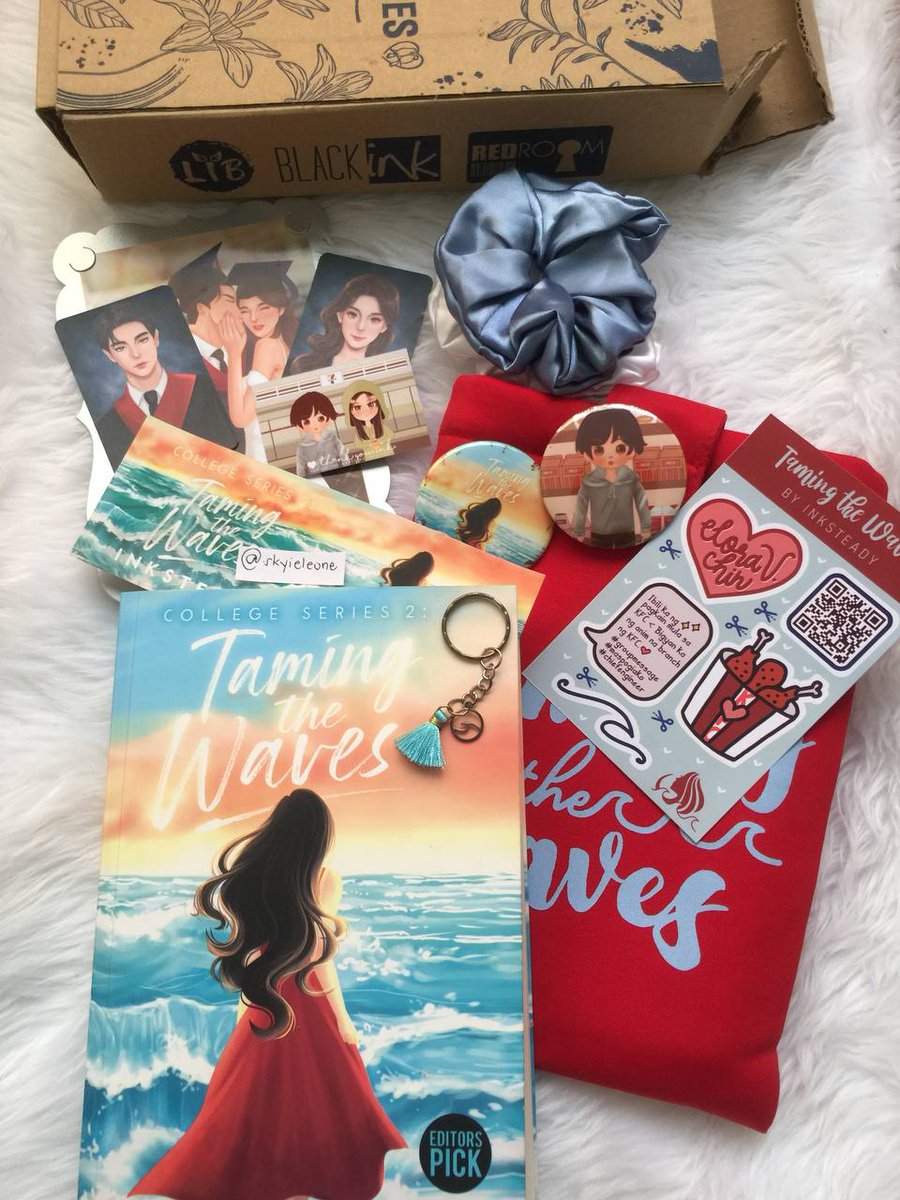 skyieleone's tweet photo. hello po! sino pong interested dito sa Chasing the Sun and Taming the Waves ni Inksteady? im selling it na po bcs i need to pay for my tuition sa school. nariyan na po lahat ng inclusion. bilhin nyo na po yong dalawa, 1,200 nalang; lahat na yan. :)

#inksteady
#lfbuyer 
#cts
#tcw https://t.co/HHPpATmNtQ