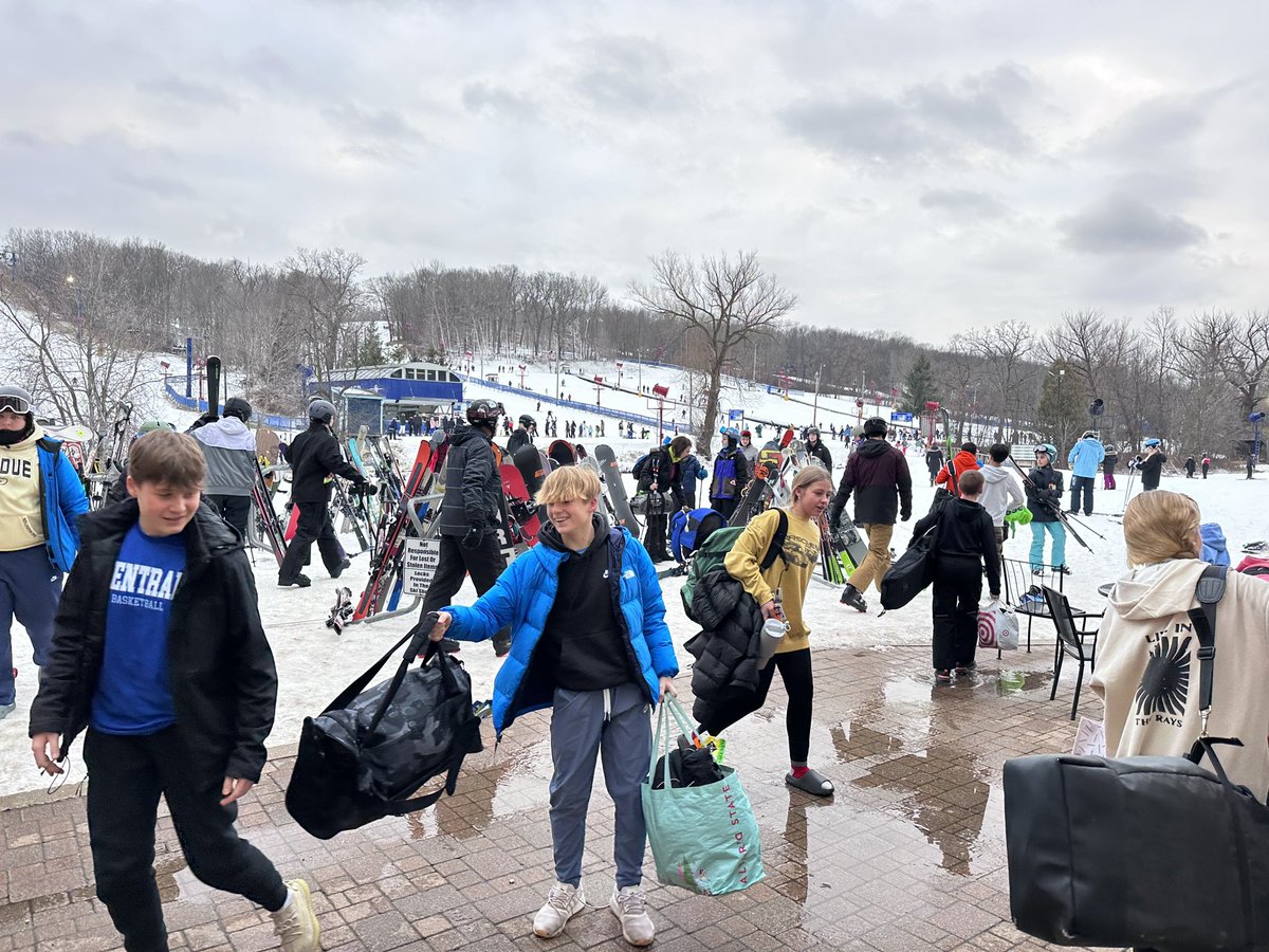 WHMS SKI &BOARD CLUB tweet media