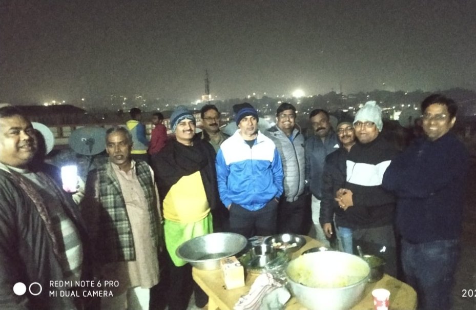 ManojBjpjsr's tweet photo. Winter evening enjoying with family friends  famous food #Litti_Chokha https://t.co/D3hOTqjYXX