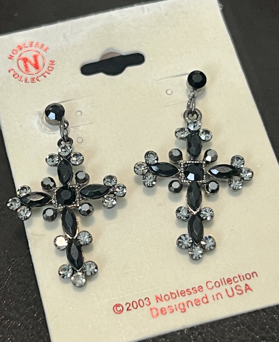 GIFTABLE #Vintage Austrian #BlackCrystals CROSS #Earrings Pierced Dangle NOS NEW SHIPS FREE 

#jewelry #austriancrystals #piercedearrings #rhinestones #designer #giftsforher #religiousjewelry #cross #christian #catholicgifts #christiangifts #ebayfinds

ebay.com/itm/2665988381…