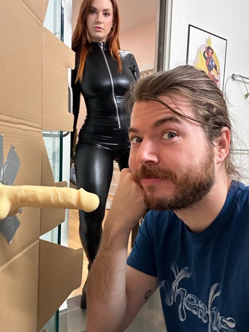 What kind of projects does your partner have you work on? @thesiridahl https://t.co/GWCifrDjyV