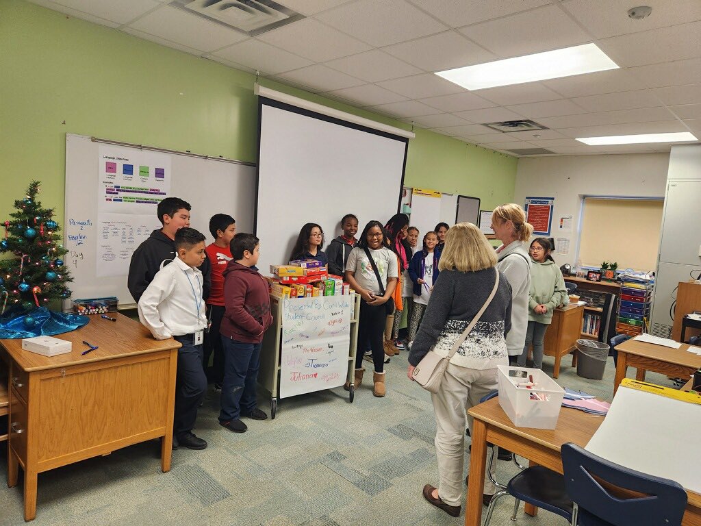 MsCassyRoberson's tweet photo. Our student council at @CWilde79  presented their donation to our Carl Wilde food pantry partners. We are so lucky to have Ms. Neese and her team as our partners💙. https://t.co/PygO3CYmDb