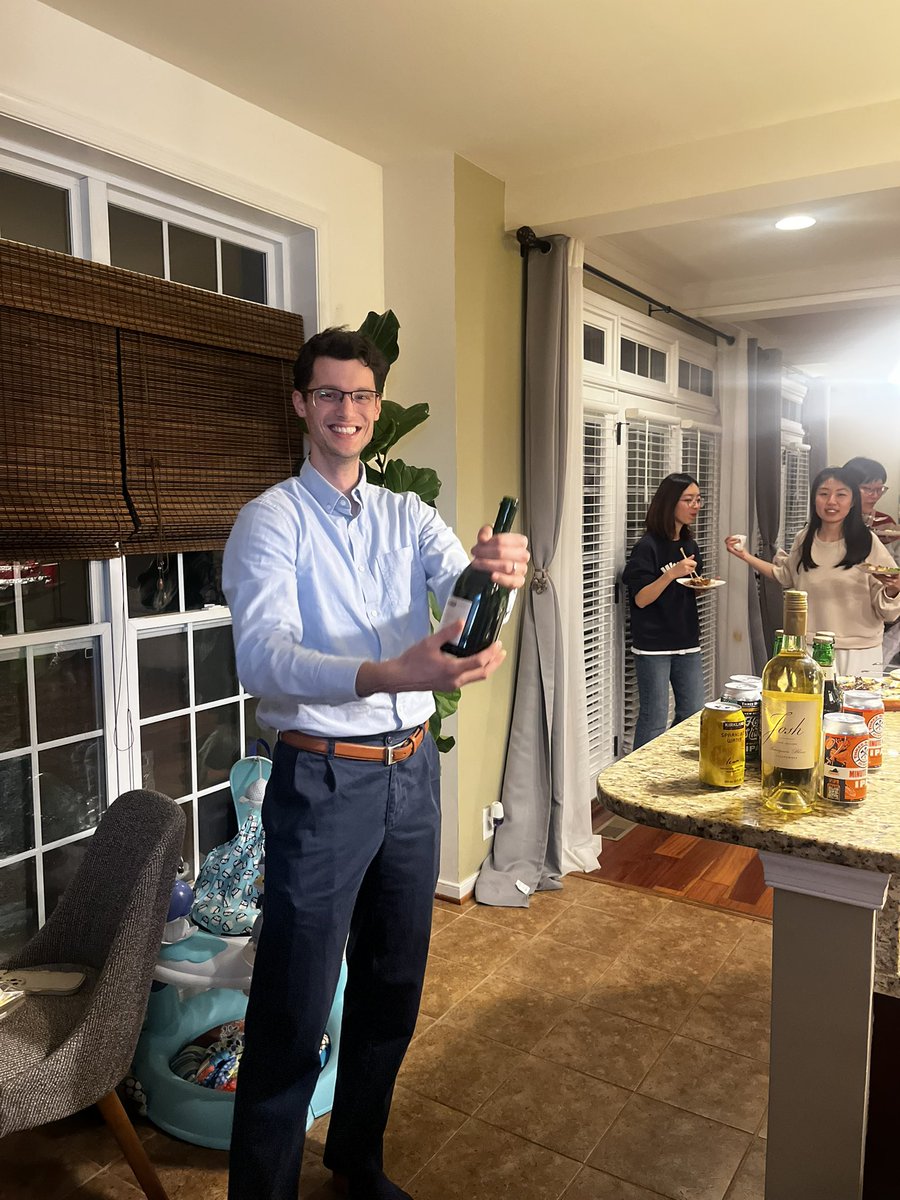 Zhang_Lab_UVA's tweet photo. Happy NEW YEAR!!!! 🎈🎊  Excited for what this 2024 will bring and congratulations to @thegood_chemist for submitting his thesis. https://t.co/fhv51uTXf6