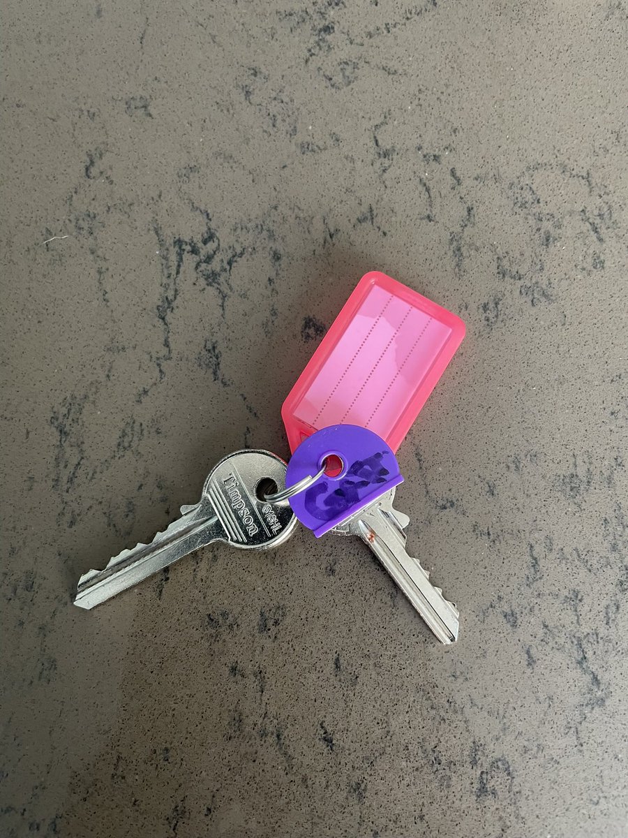 grahamboad's tweet photo. Just found these keys at bottom of Chequers Walk, EN9 https://t.co/OlHnuRWO2g